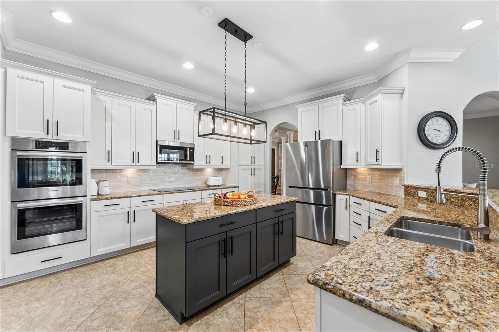 Listing photo id 19 for 9845 Hatton Circle