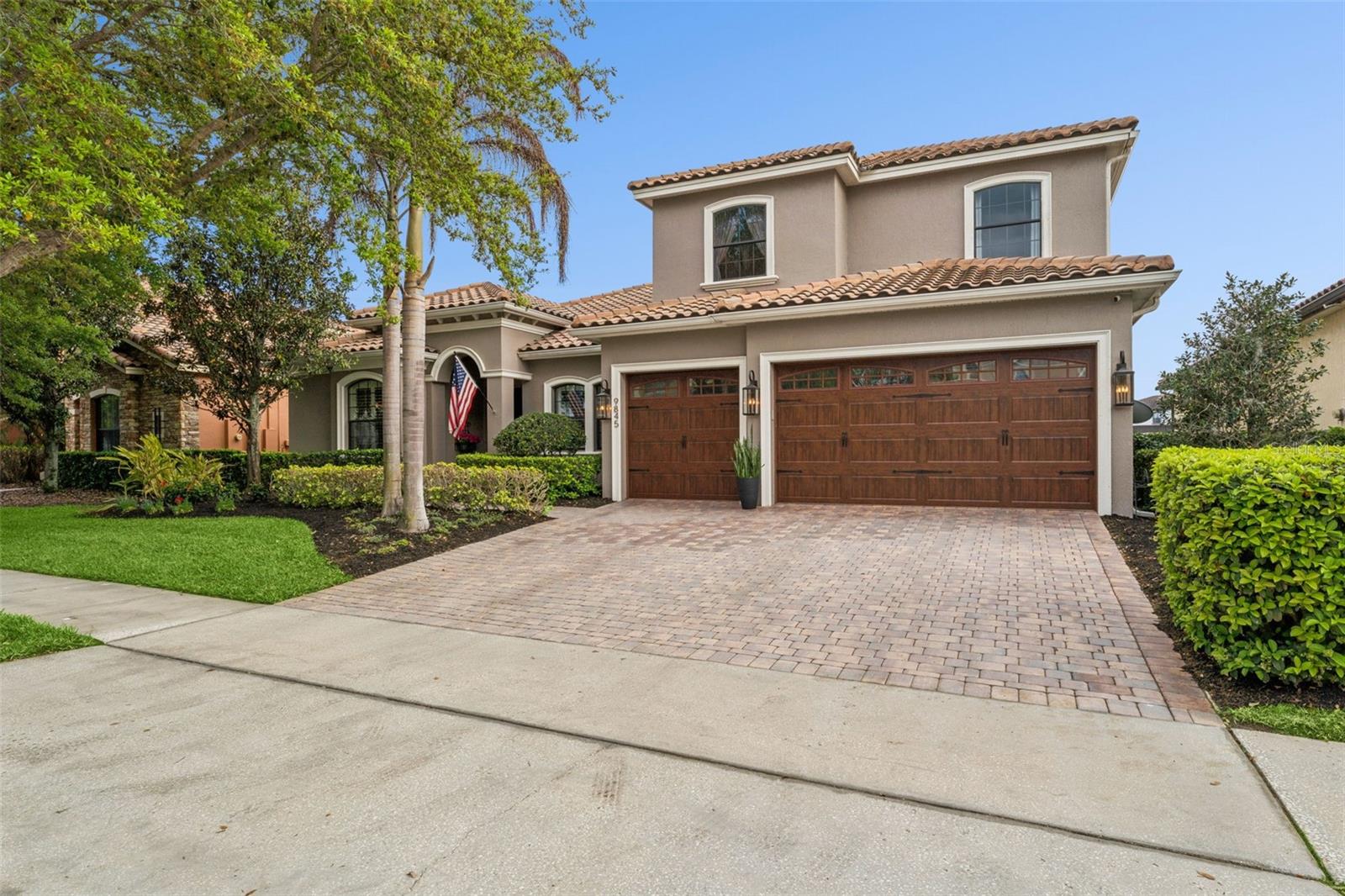 Listing photo id 2 for 9845 Hatton Circle