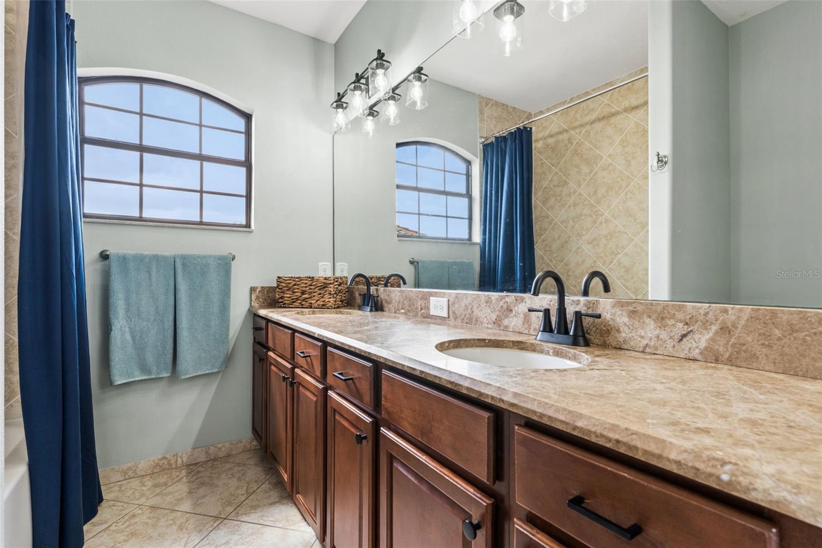 Listing photo id 41 for 9845 Hatton Circle