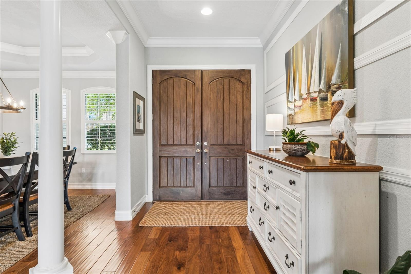 Listing photo id 3 for 9845 Hatton Circle