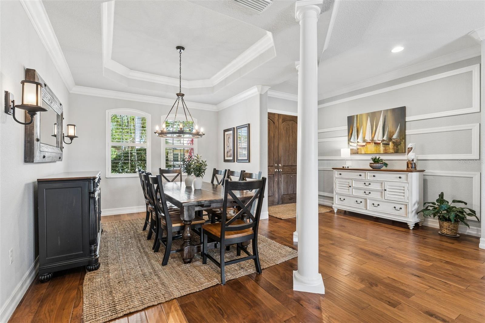 Listing photo id 5 for 9845 Hatton Circle