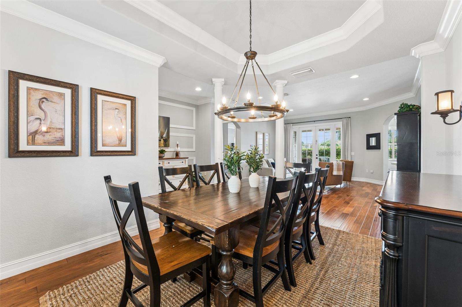 Listing photo id 6 for 9845 Hatton Circle