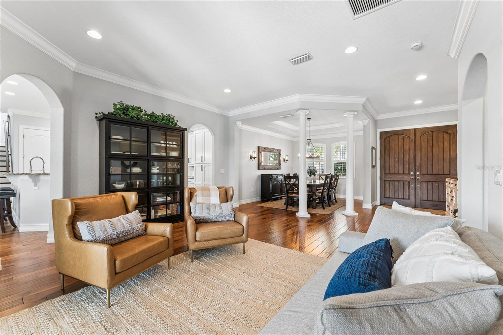 Listing photo id 7 for 9845 Hatton Circle