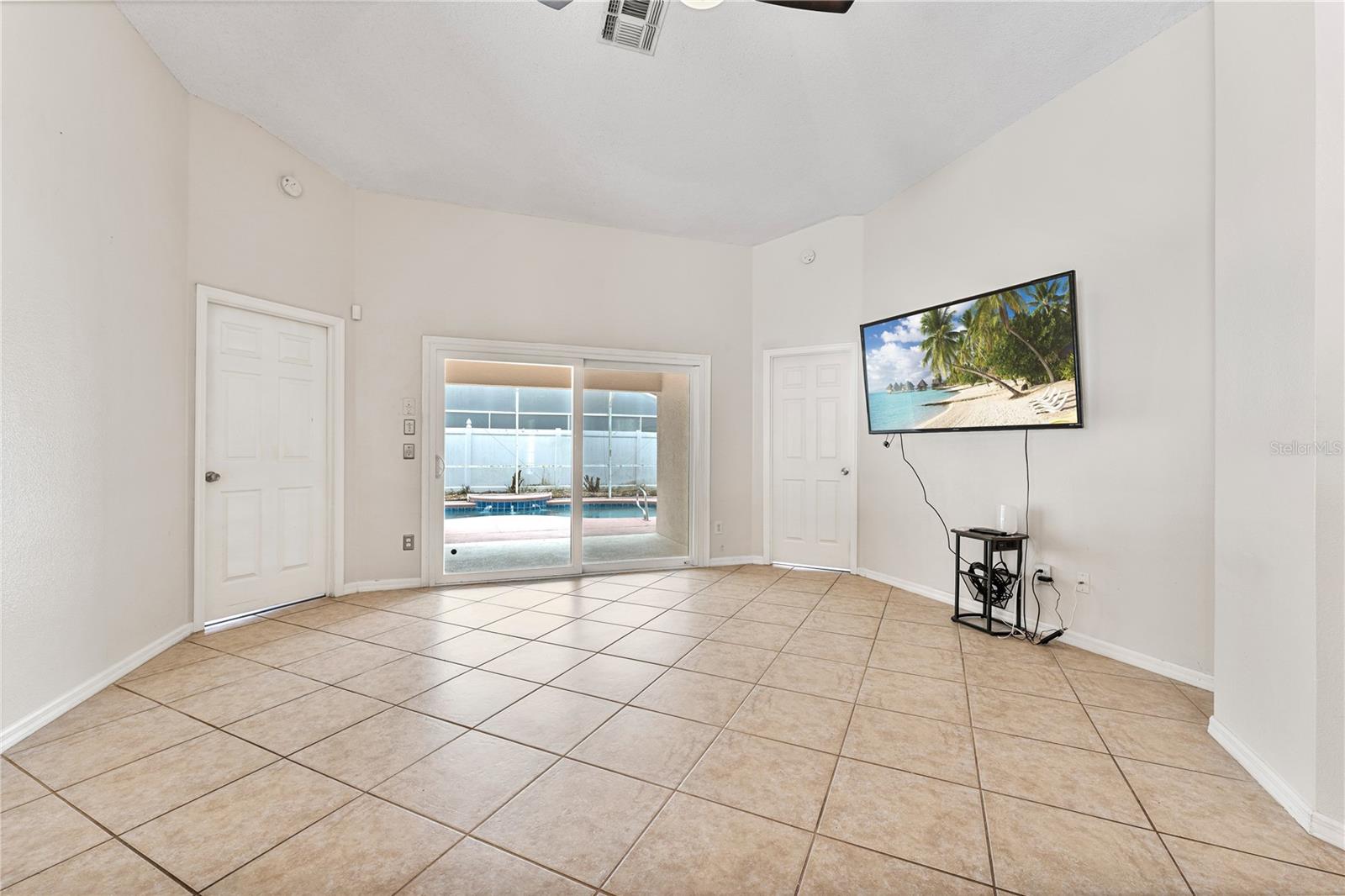 Image 17 of 44 For 425 Pine Cone Drive