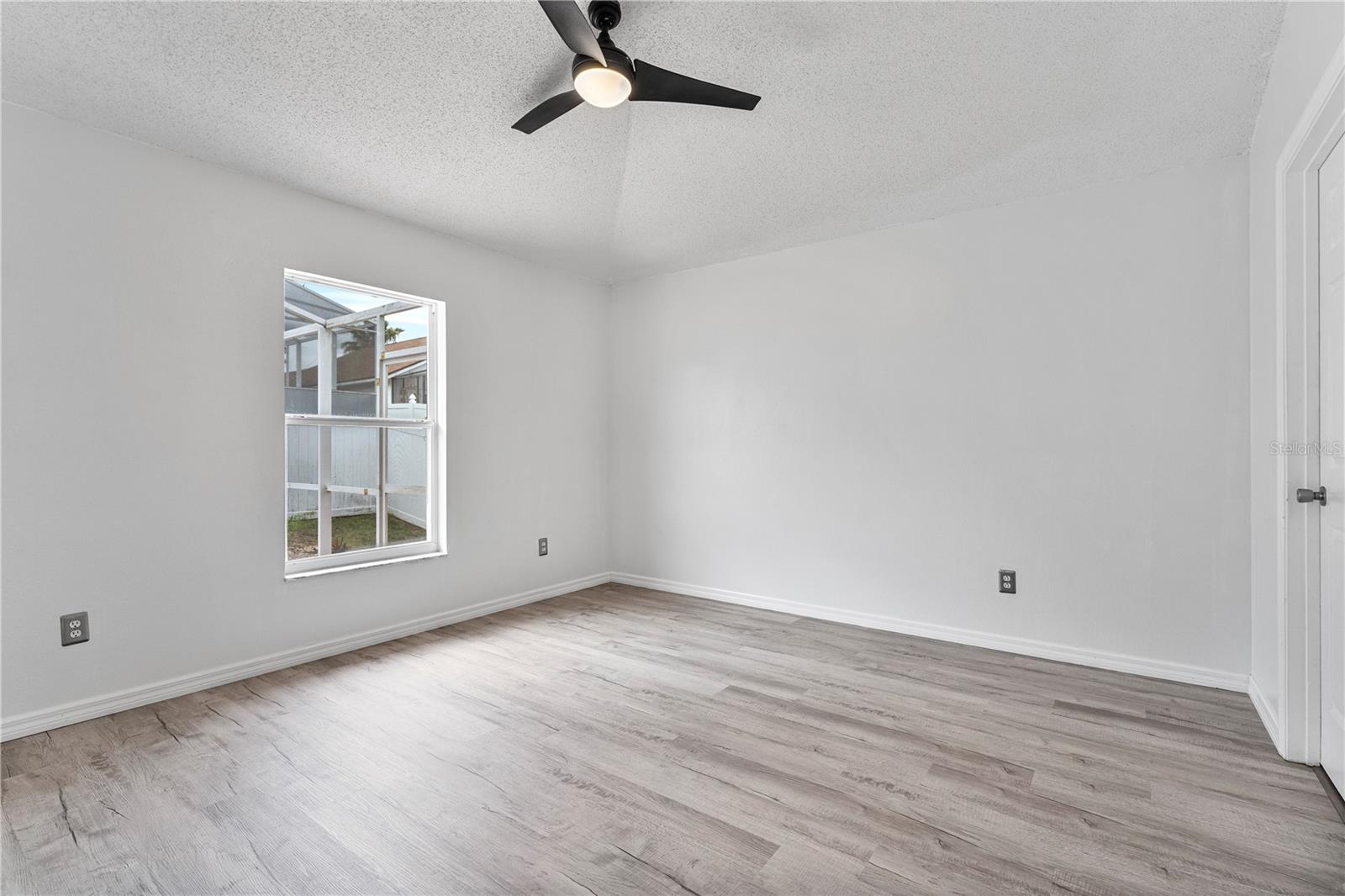 Image 21 of 44 For 425 Pine Cone Drive