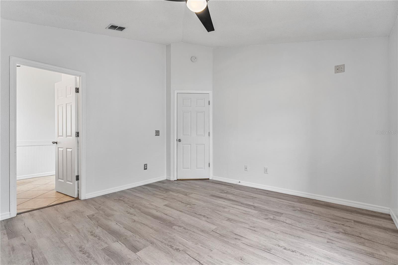 Image 22 of 44 For 425 Pine Cone Drive