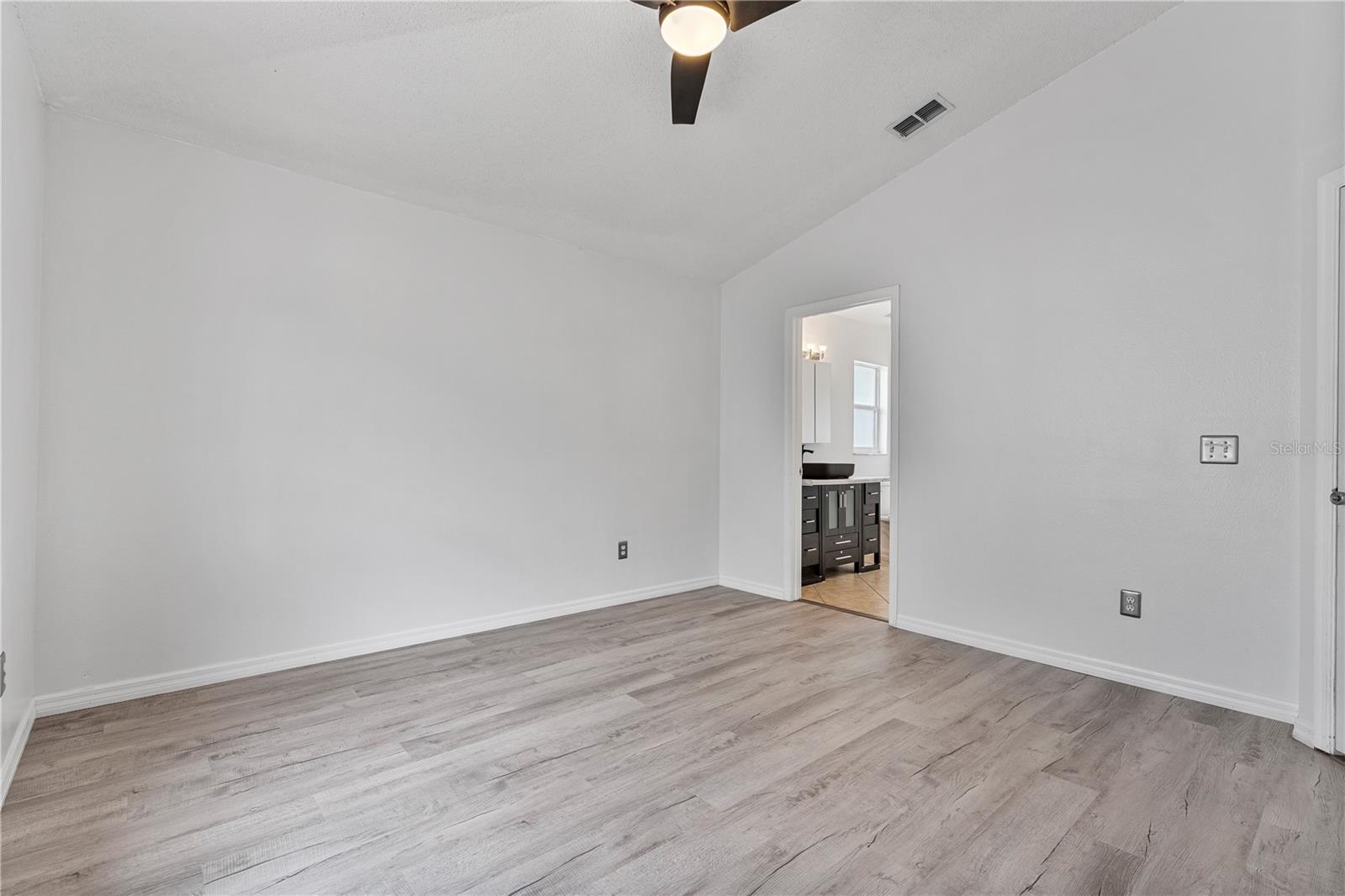 Image 23 of 44 For 425 Pine Cone Drive