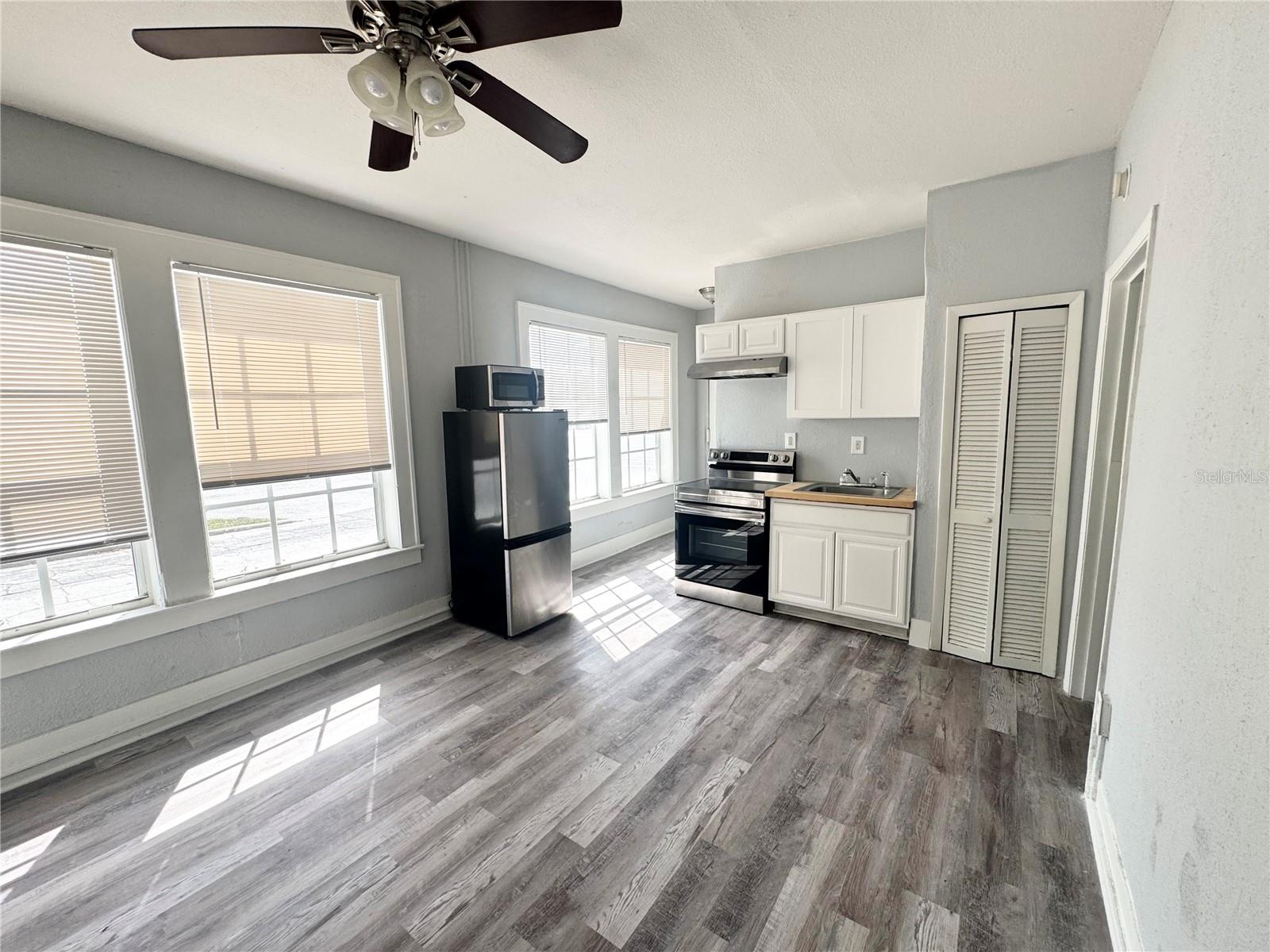 Image 11 of 16 For 704 Cordova Drive 1