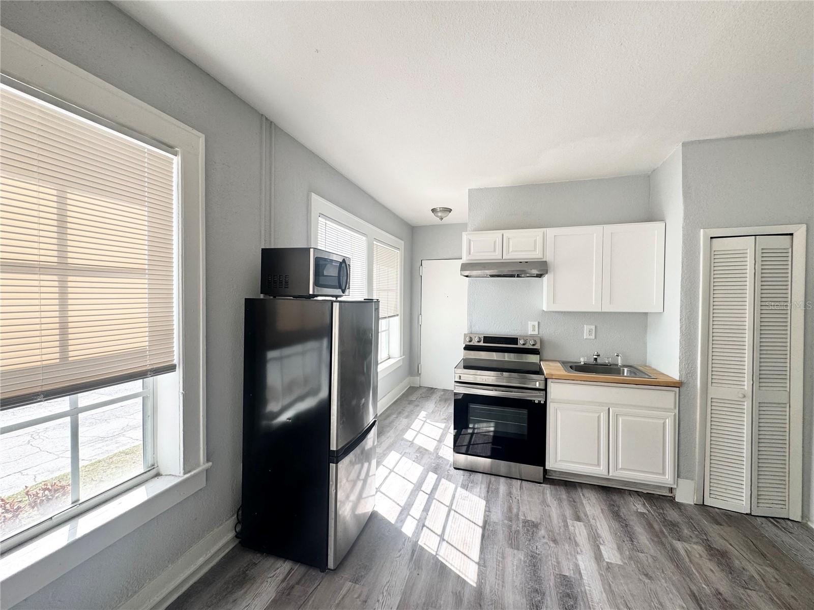 Image 9 of 16 For 704 Cordova Drive 1