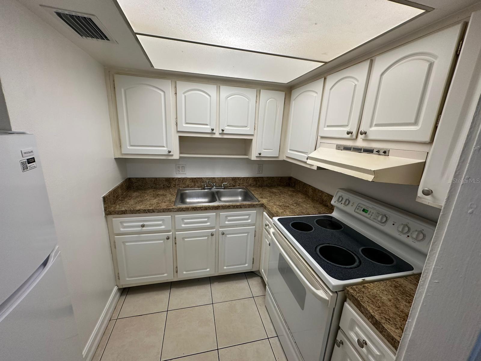 Image 8 of 29 For 1830 Maravilla Avenue 506