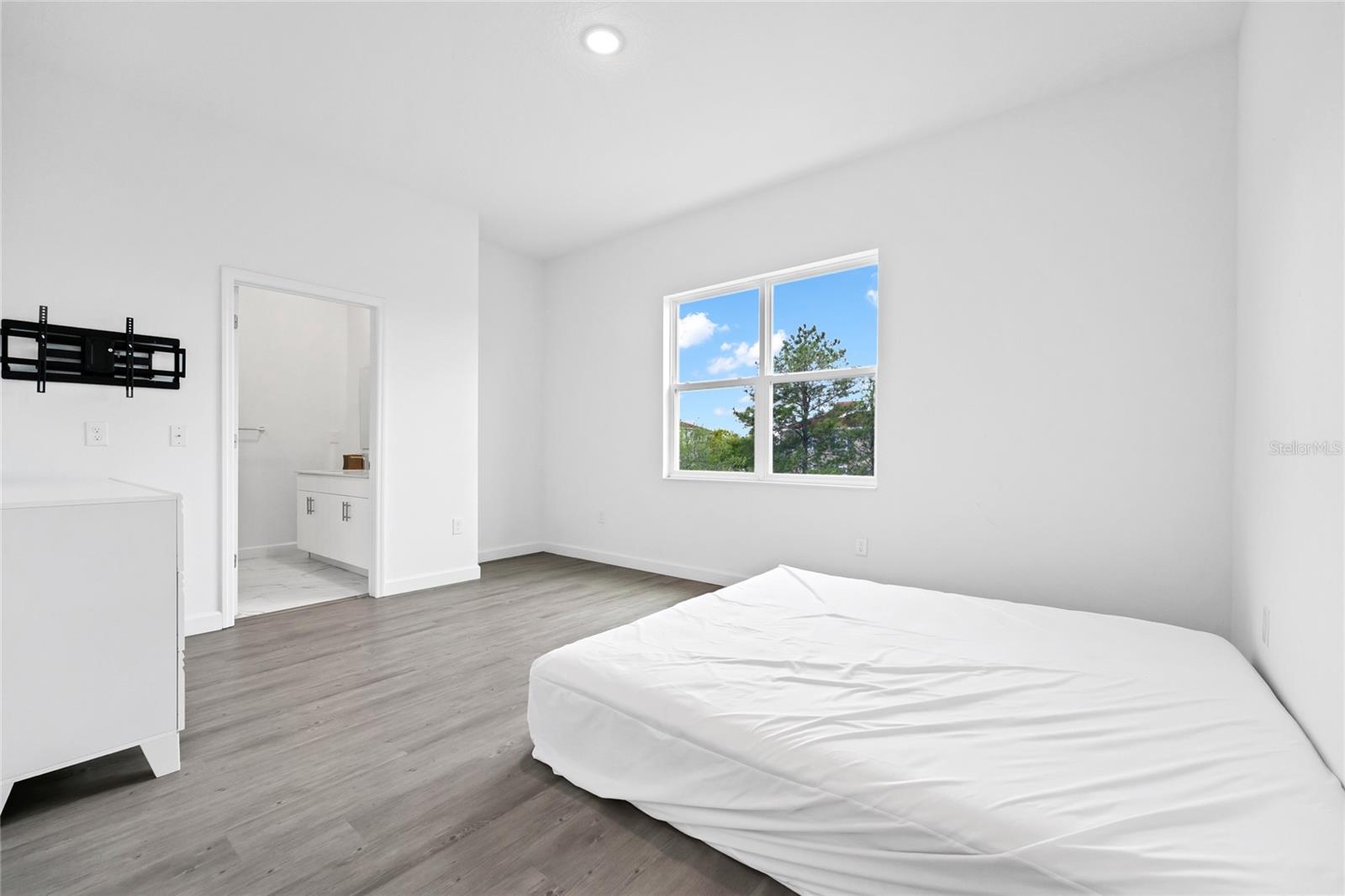 Image 18 of 47 For 485 Famagusta Drive