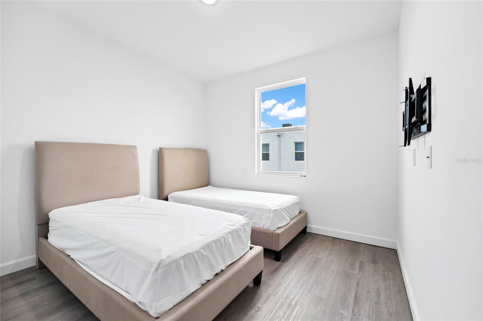 Image 24 of 47 For 485 Famagusta Drive