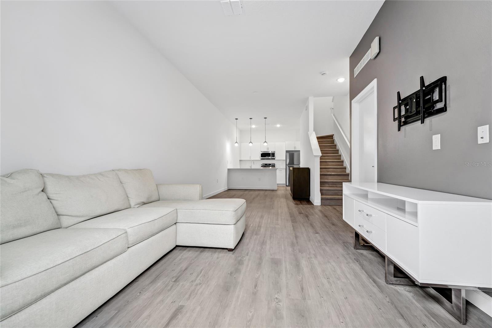 Image 6 of 47 For 485 Famagusta Drive