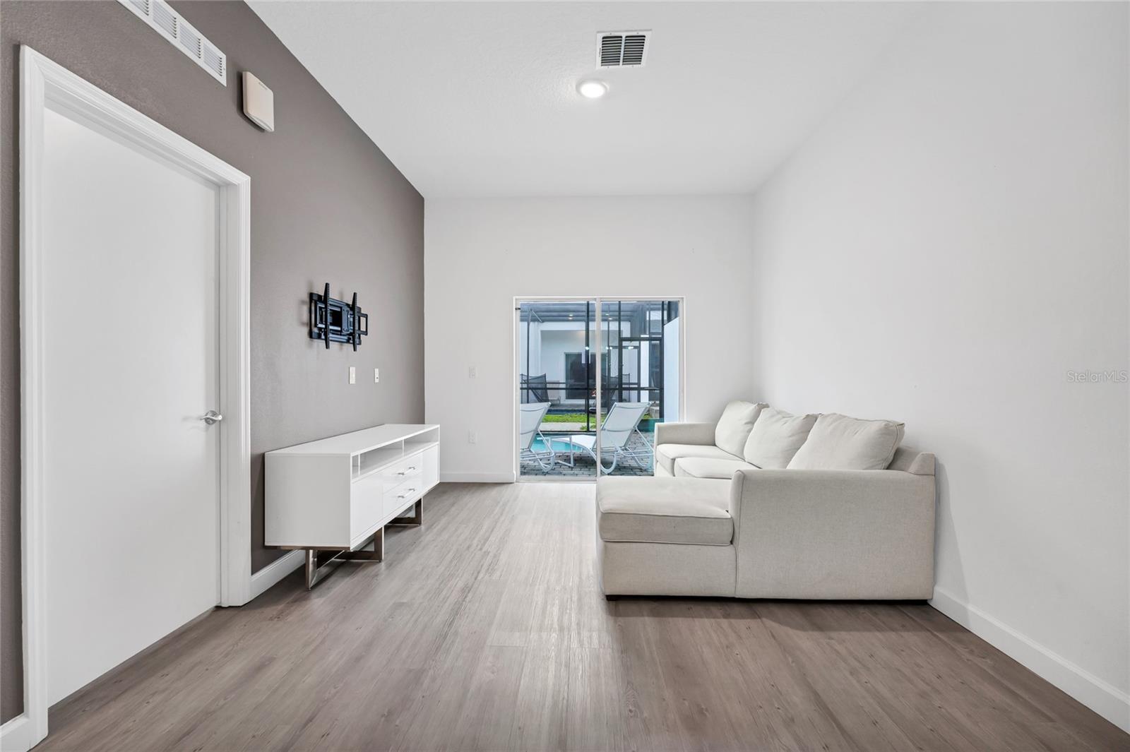 Image 8 of 47 For 485 Famagusta Drive