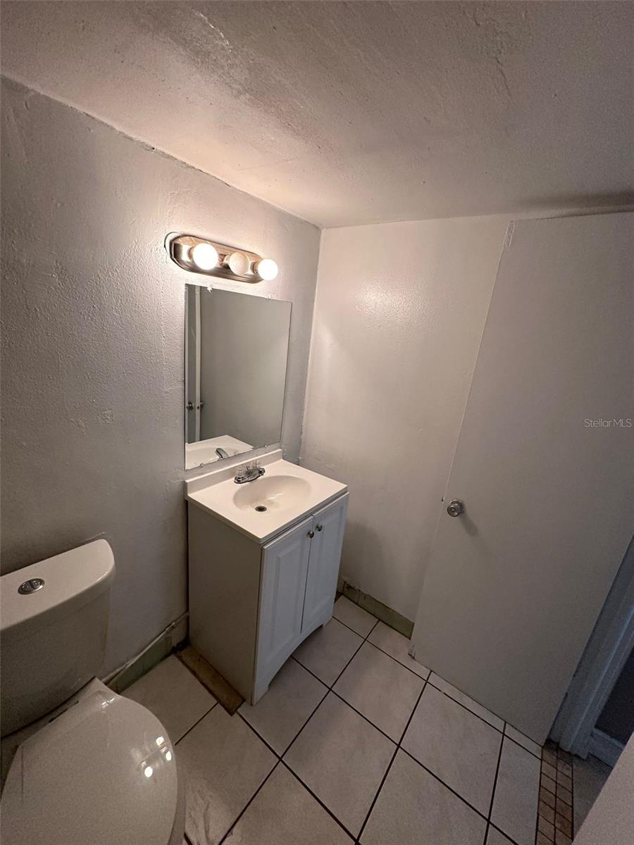 Image 5 of 28 For 1830 Maravilla Avenue 502