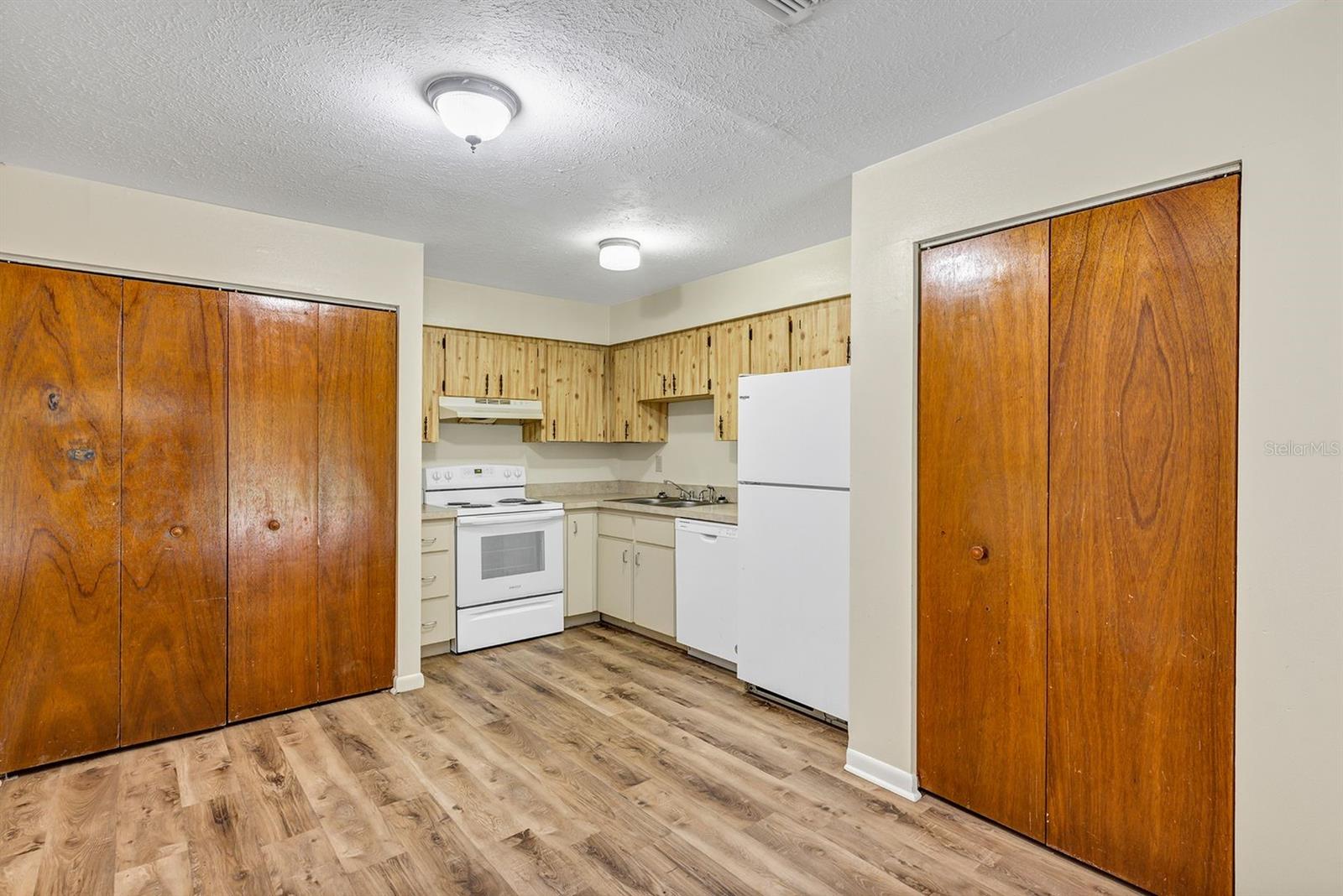 Image 5 of 13 For 3800 17th Court B