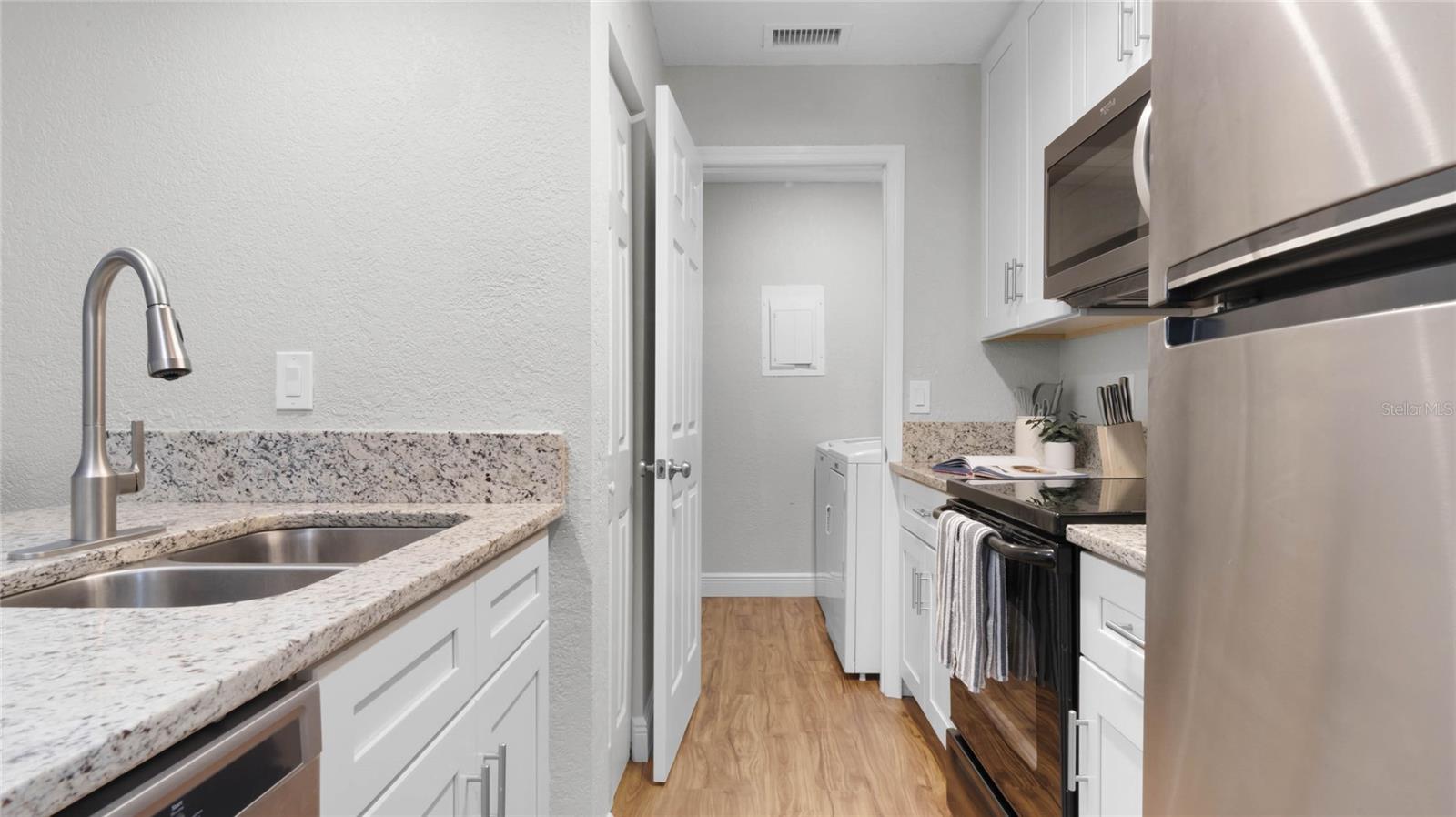 Image 11 of 27 For 524 Sun Valley Village 105