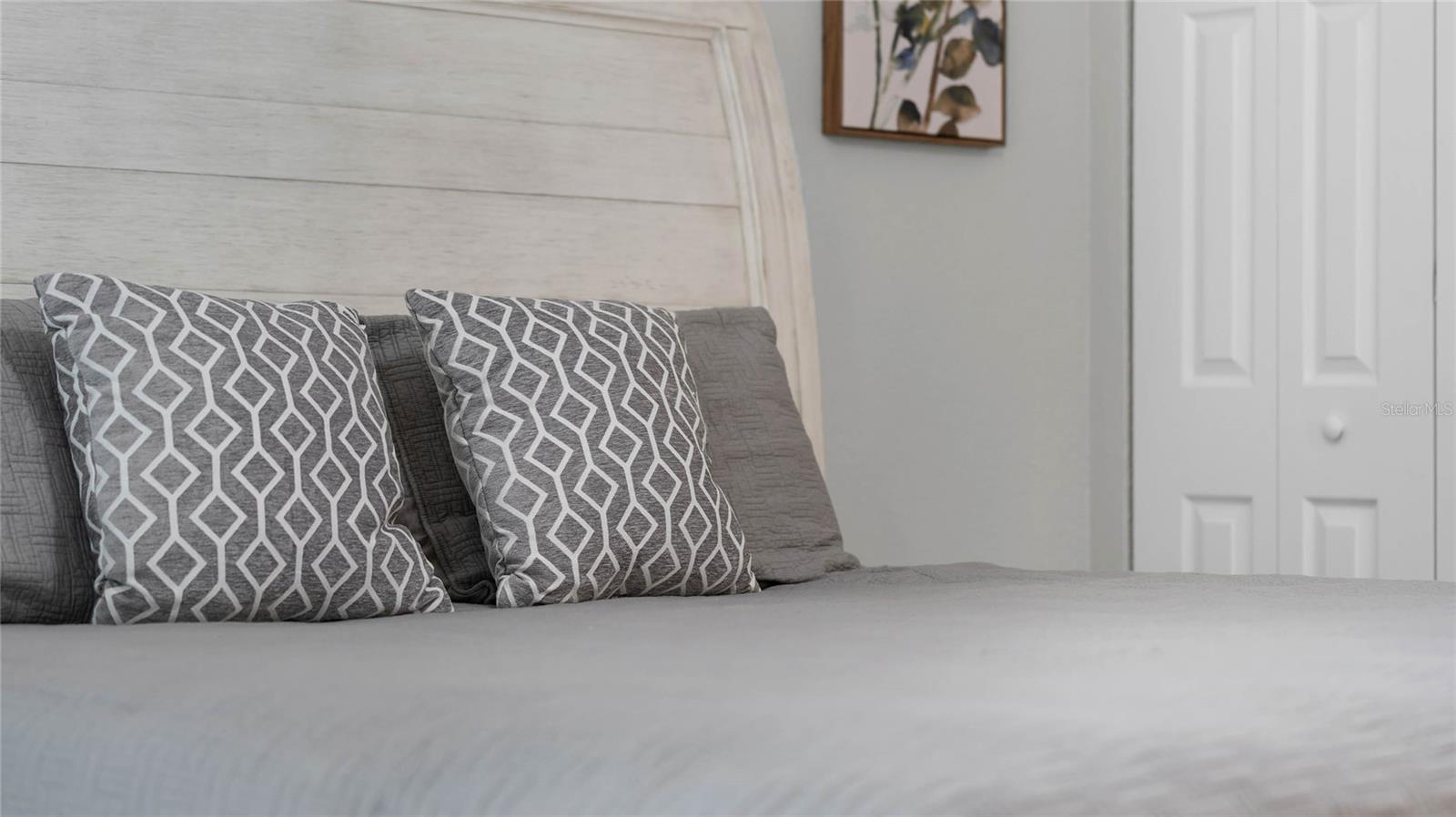 Image 13 of 27 For 524 Sun Valley Village 105