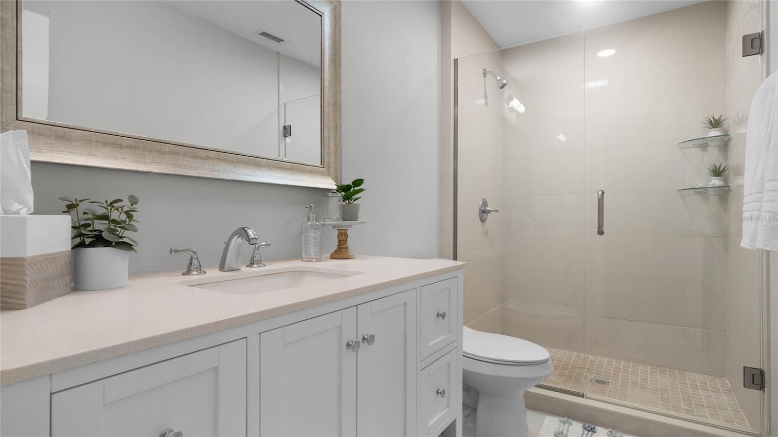 Image 14 of 27 For 524 Sun Valley Village 105