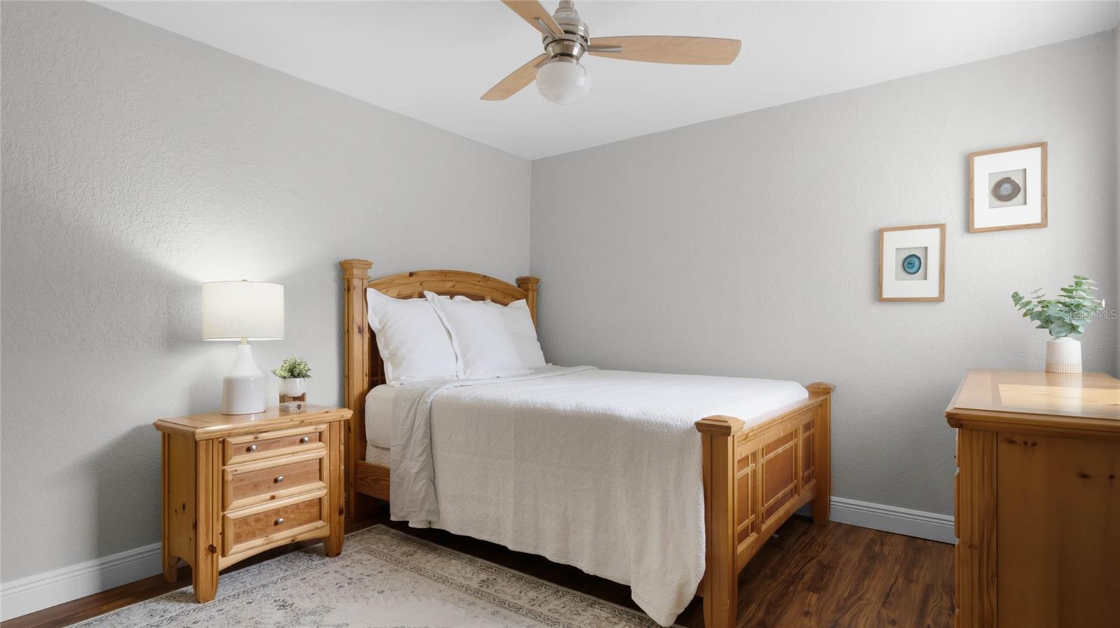 Image 15 of 27 For 524 Sun Valley Village 105