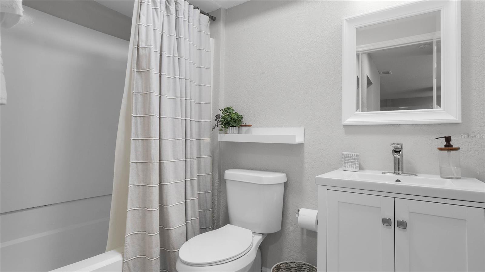 Image 16 of 27 For 524 Sun Valley Village 105