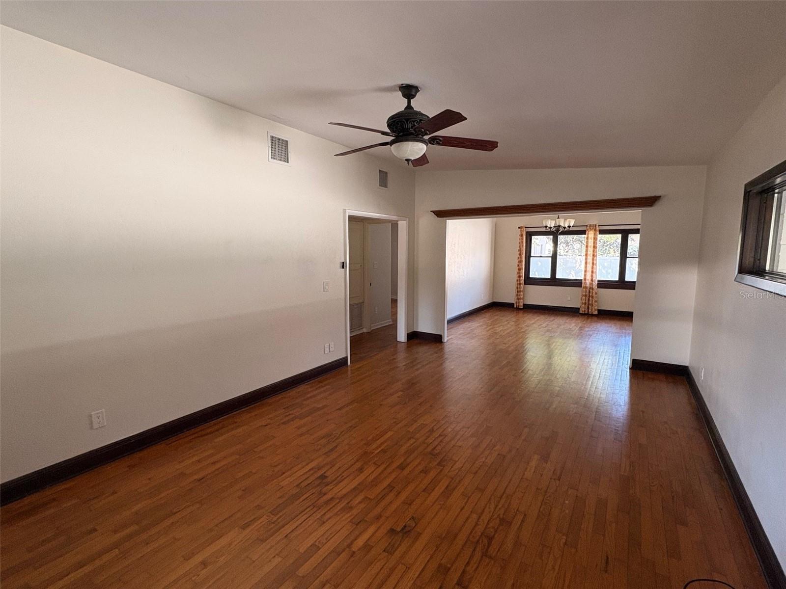 Image 2 of 10 For 1137 Oaks Boulevard