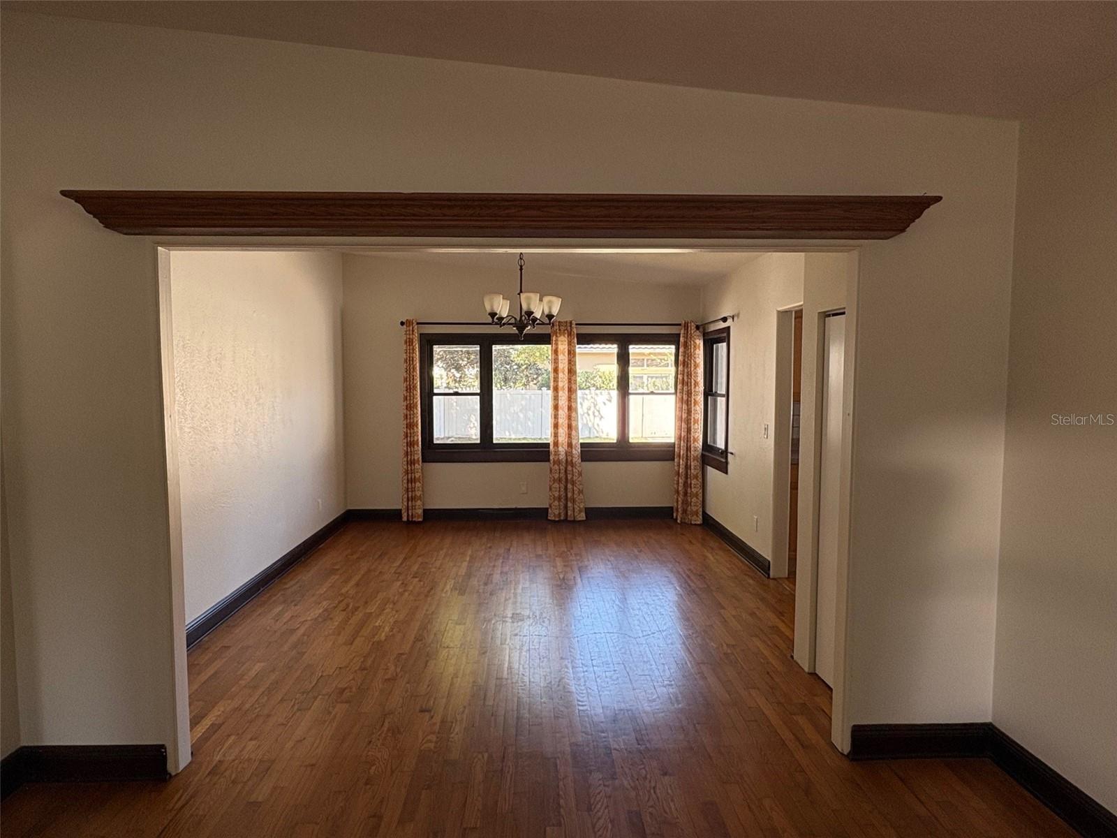 Image 3 of 10 For 1137 Oaks Boulevard