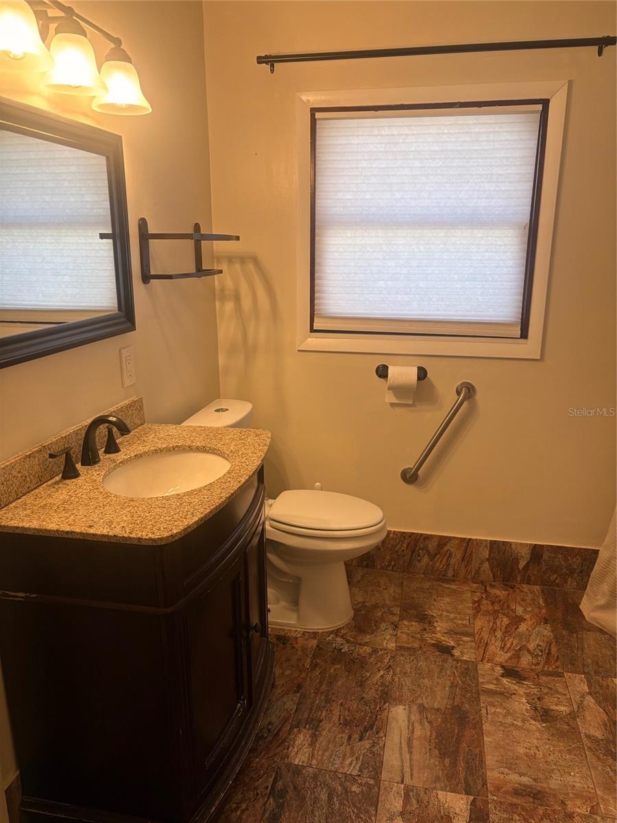 Image 5 of 10 For 1137 Oaks Boulevard