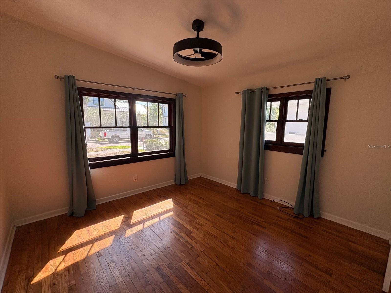 Image 7 of 10 For 1137 Oaks Boulevard