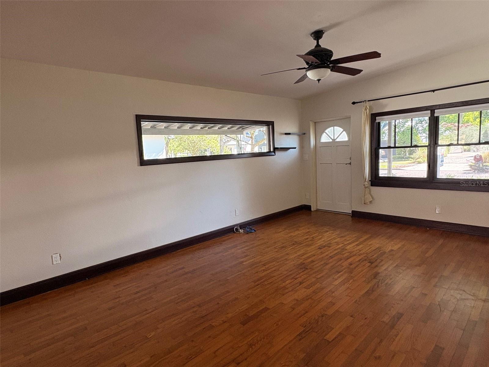 Image 8 of 10 For 1137 Oaks Boulevard