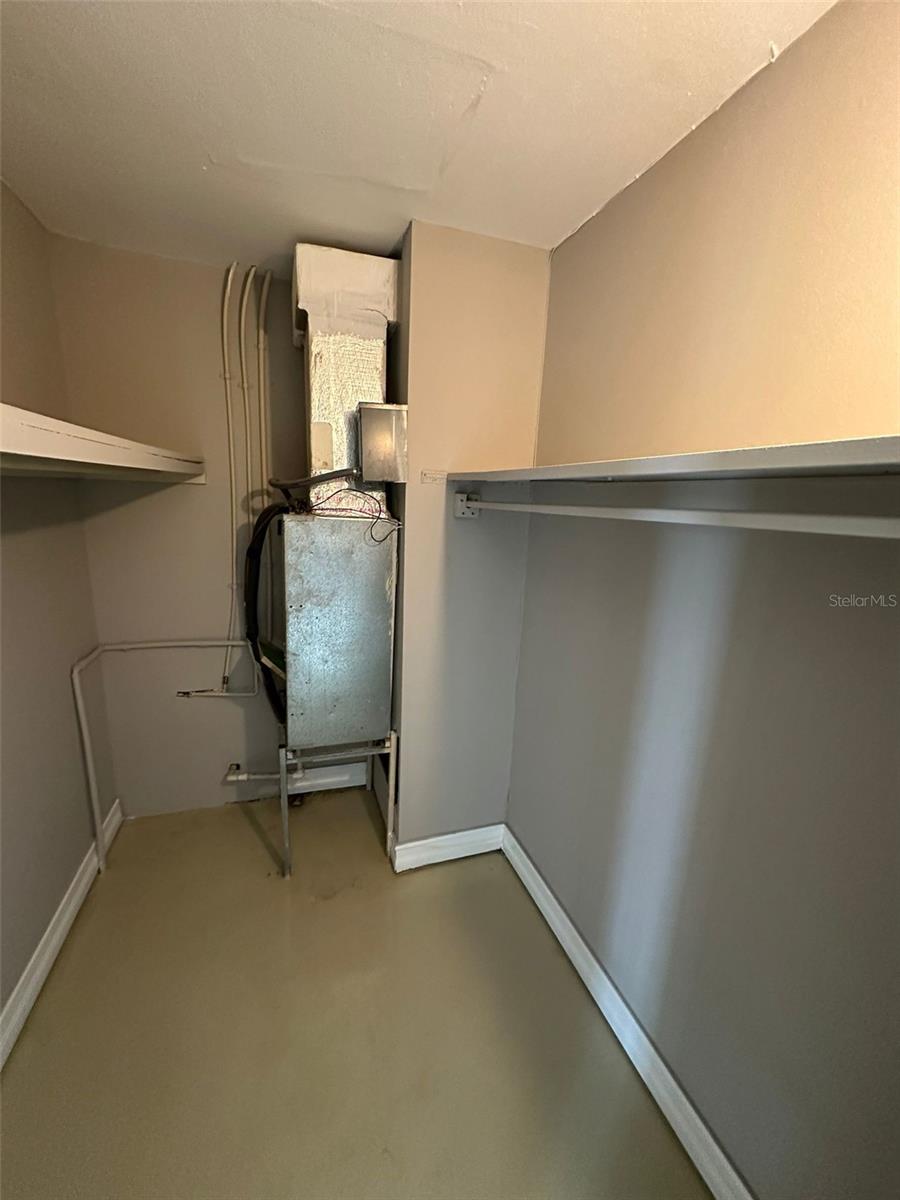 Image 10 of 30 For 1830 Maravilla Avenue 320