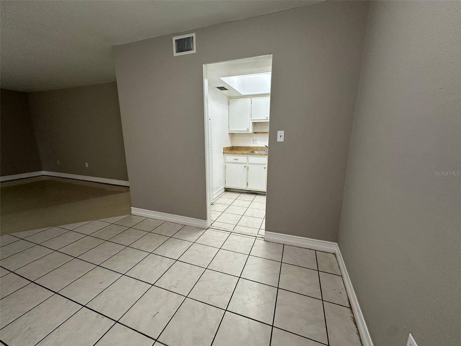 Image 2 of 30 For 1830 Maravilla Avenue 320