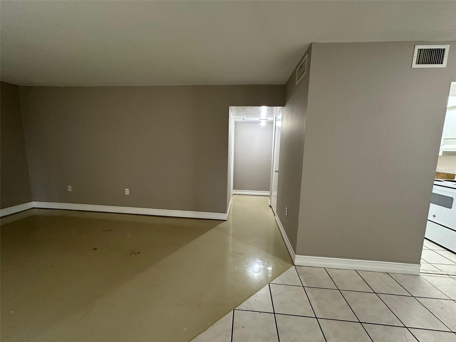 Image 3 of 30 For 1830 Maravilla Avenue 320