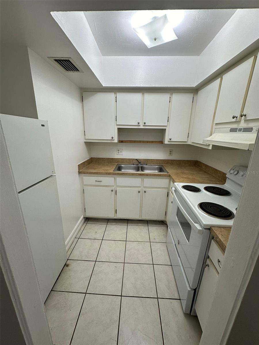 Image 5 of 30 For 1830 Maravilla Avenue 320