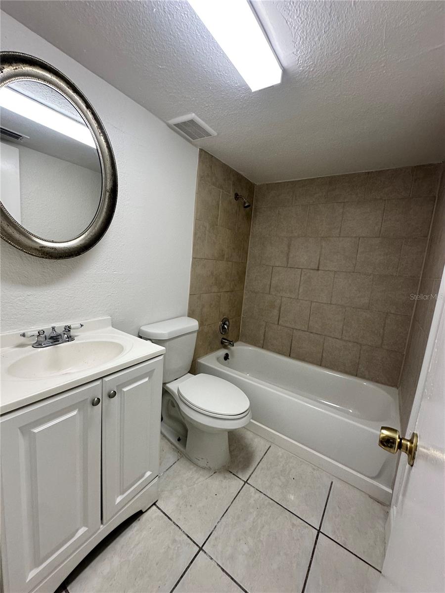 Listing photo id 3 for 4523 Prince Hall Boulevard