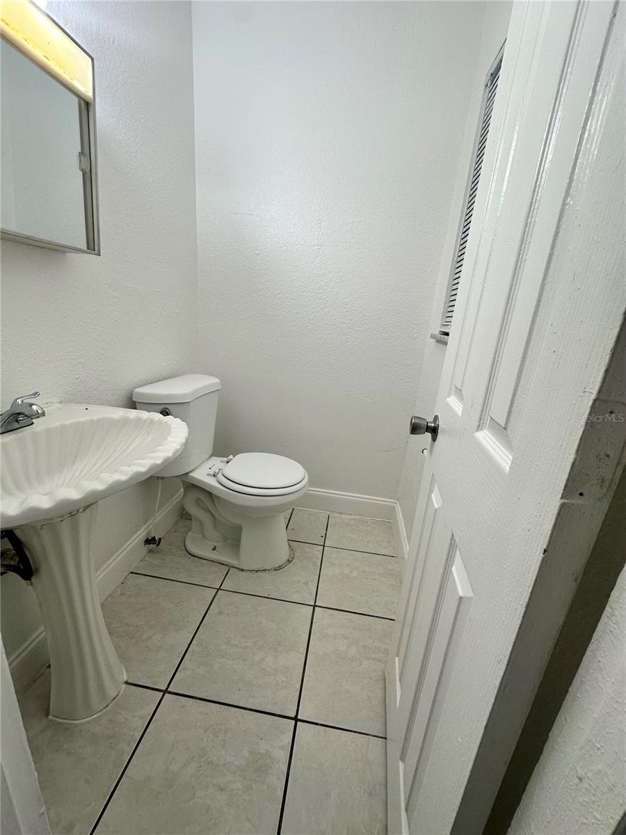 Listing photo id 5 for 4523 Prince Hall Boulevard