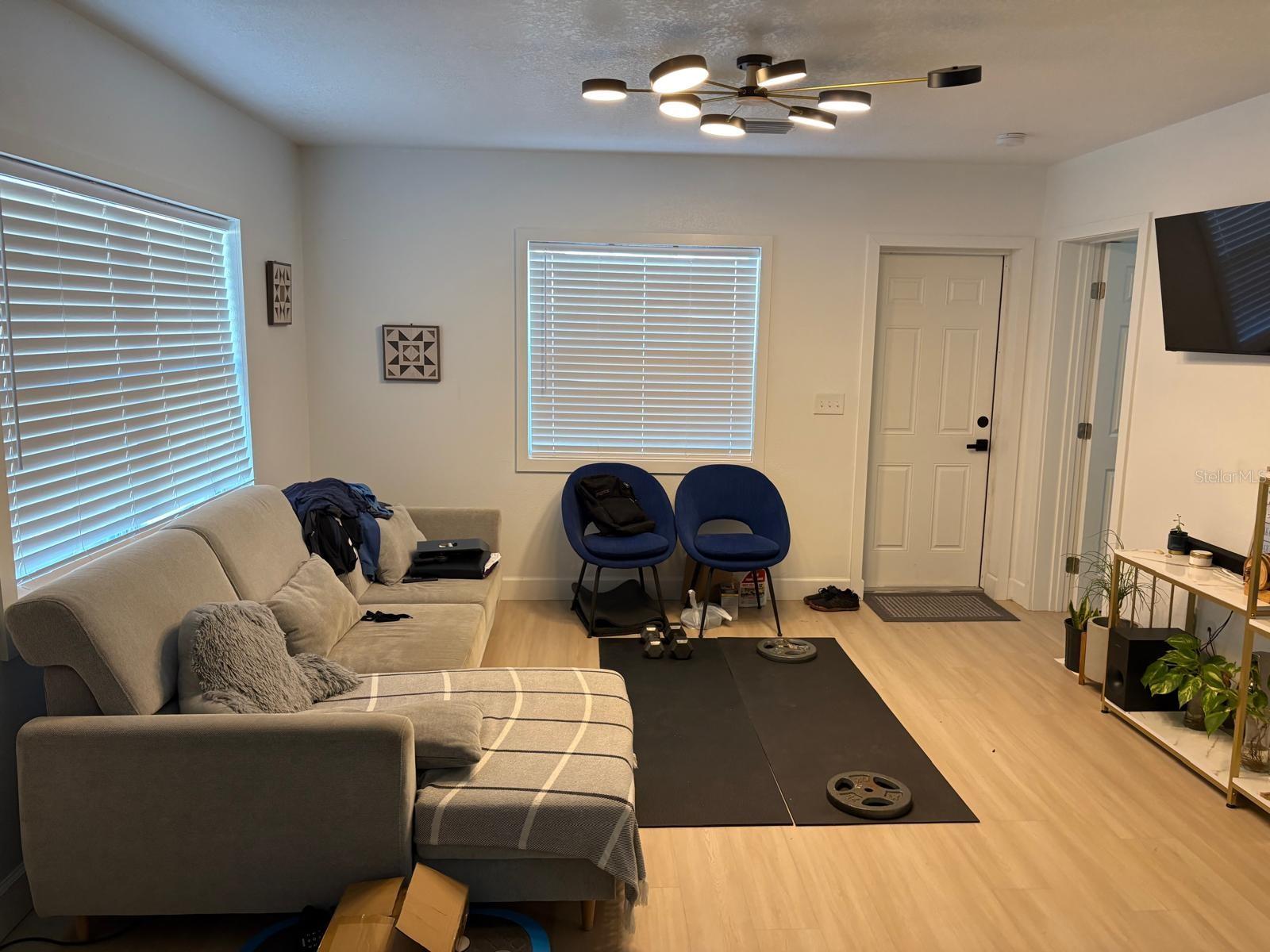 Image 3 of 5 For 215 Illinois Avenue