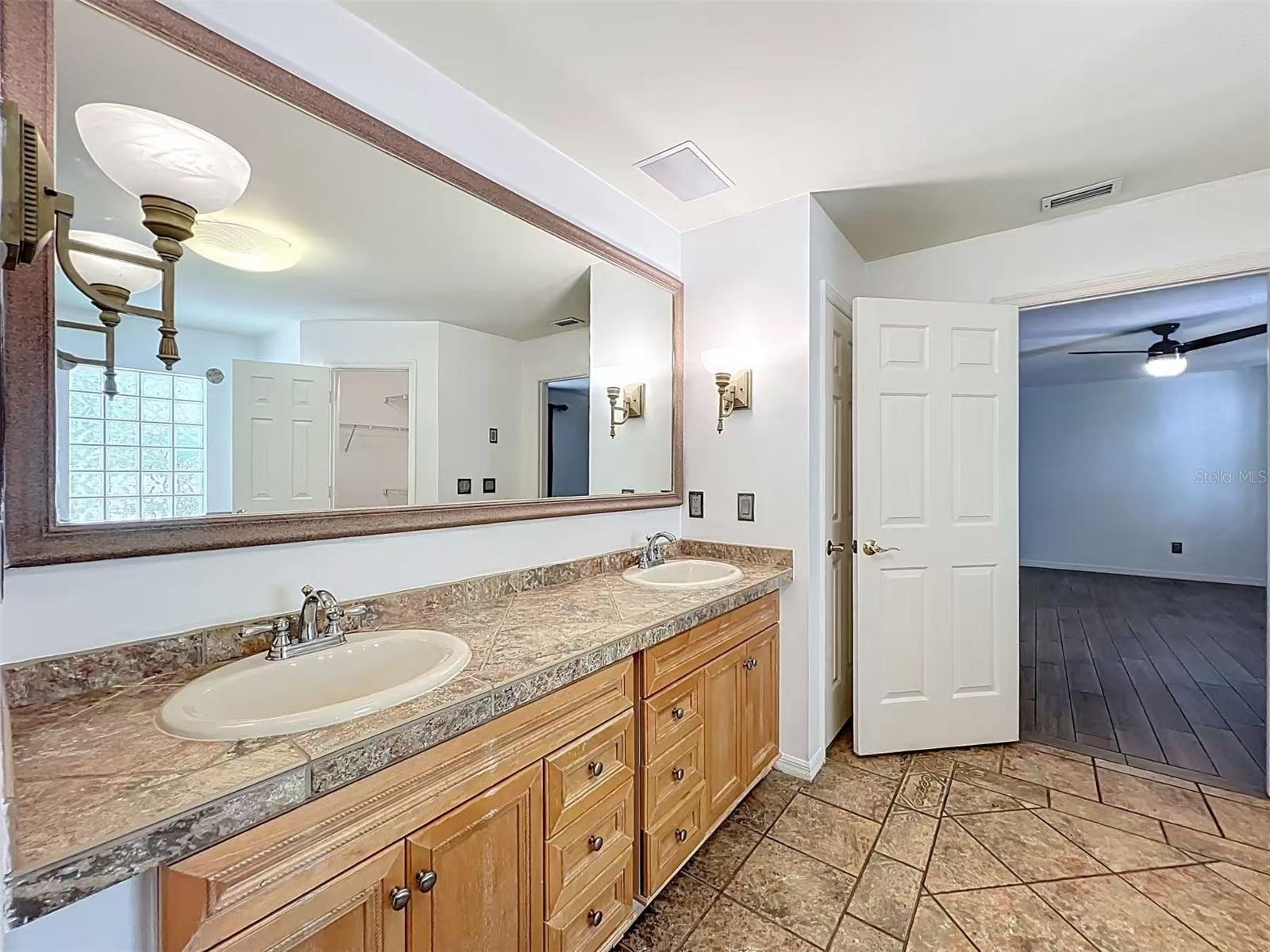 Image 32 of 73 For 9144 Galleon Court