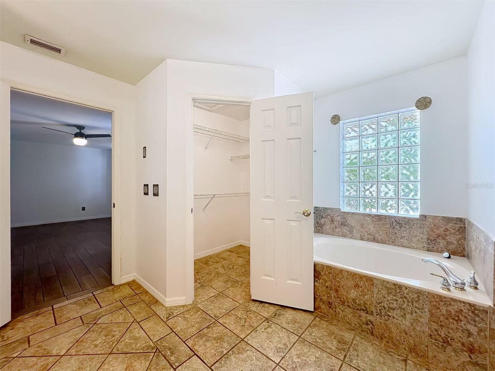 Image 37 of 73 For 9144 Galleon Court