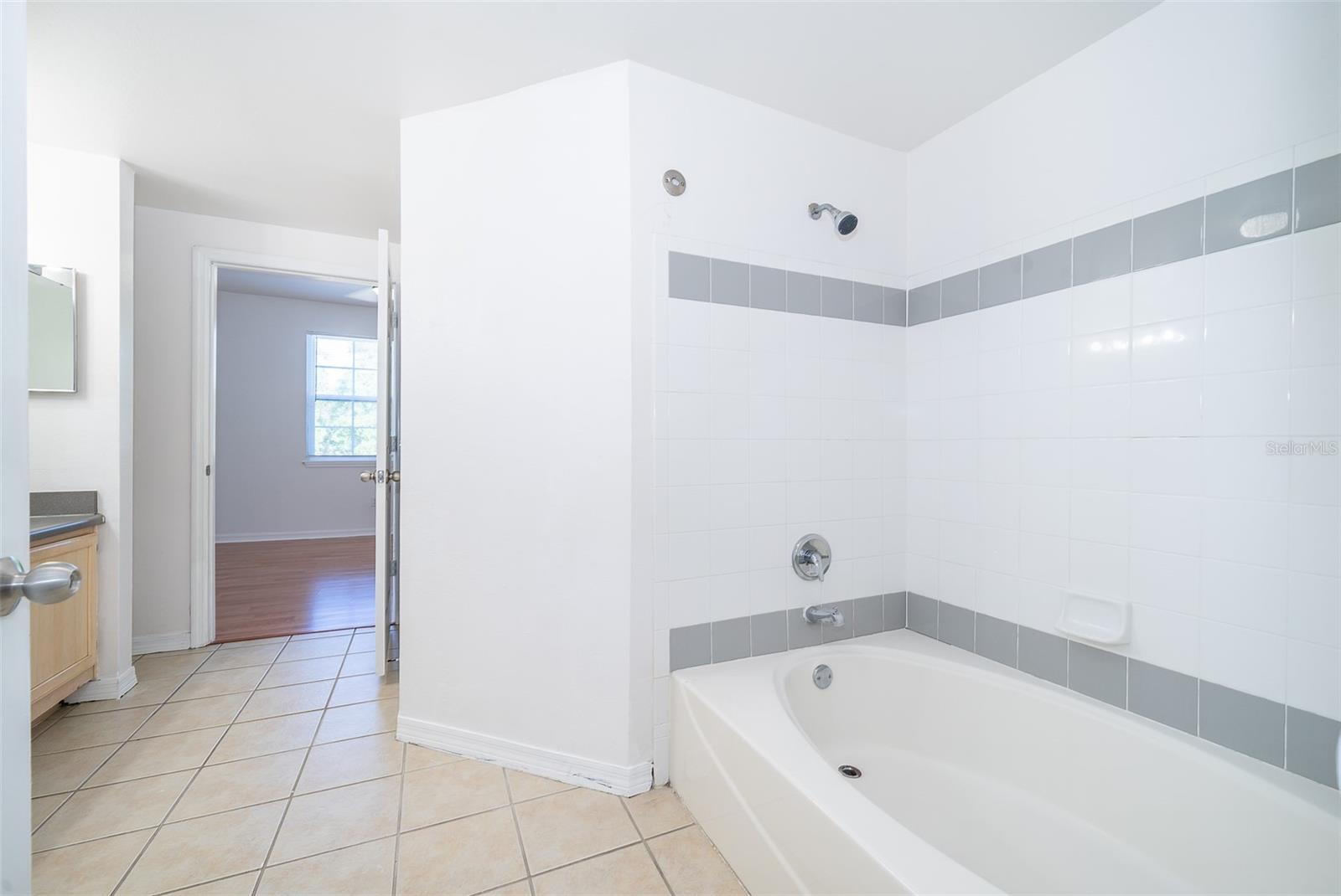 Image 21 of 26 For 6413 Astor Village Avenue 206