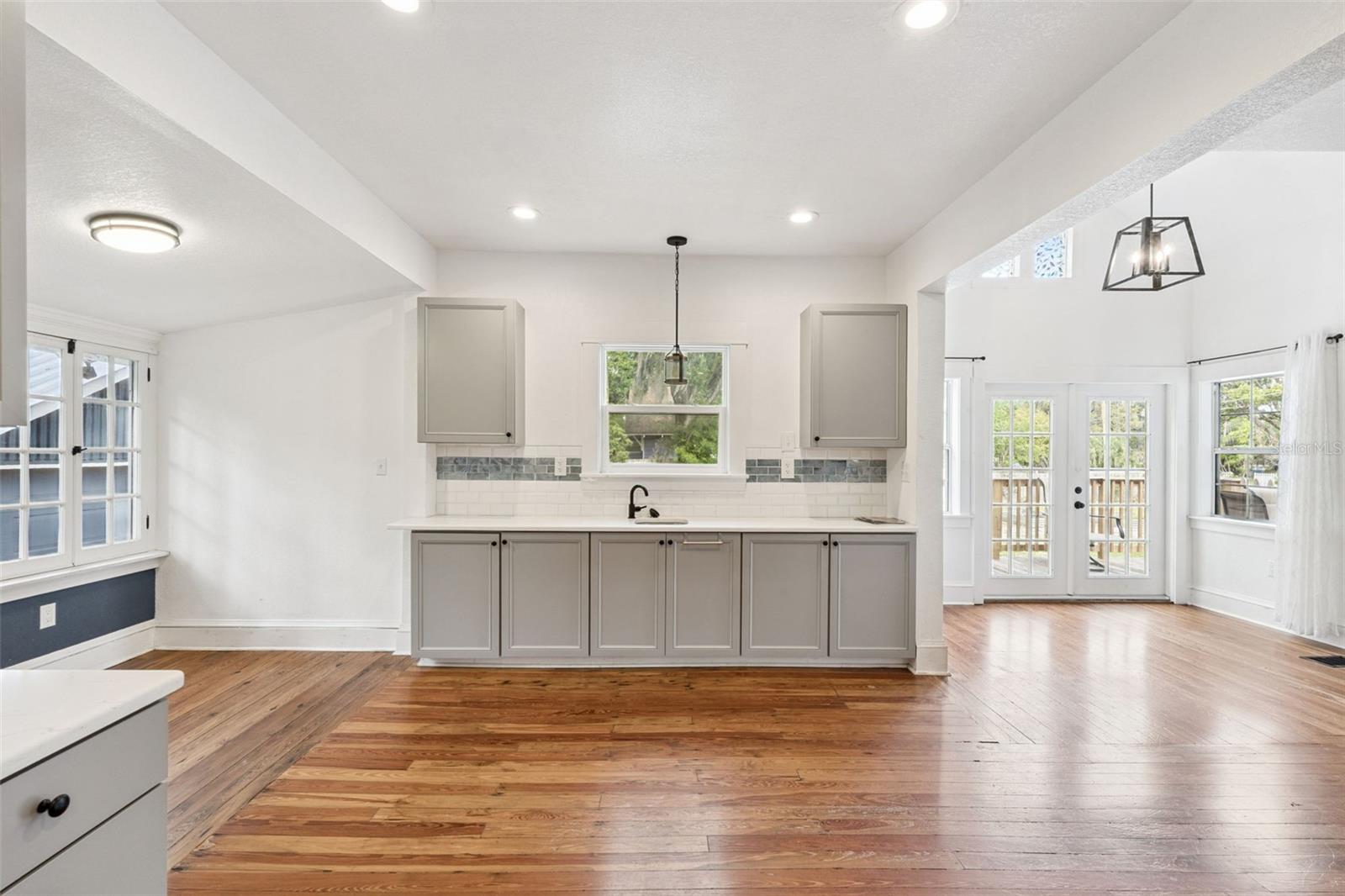 Image 10 of 29 For 1016 Washington Avenue