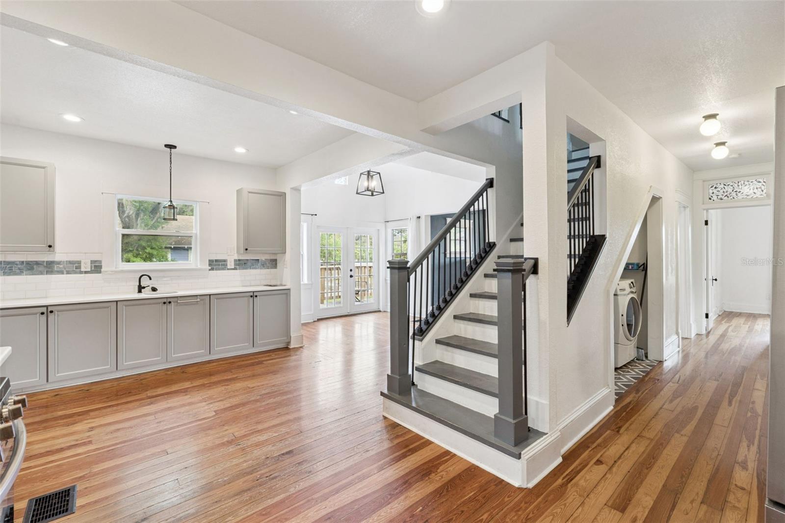 Image 11 of 29 For 1016 Washington Avenue