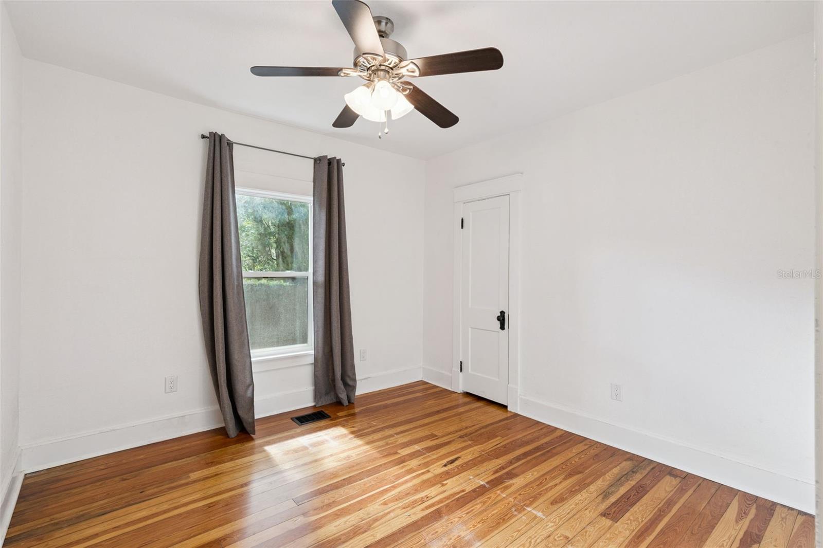 Image 13 of 29 For 1016 Washington Avenue