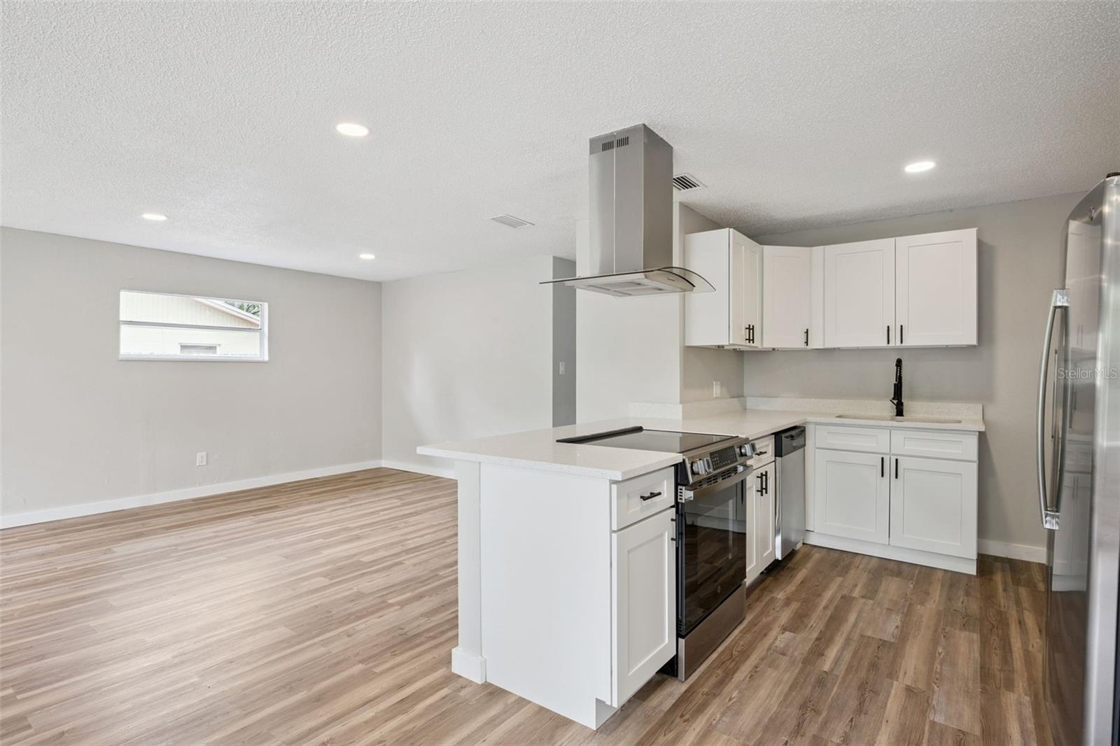 Image 13 of 34 For 330 Marjorie Boulevard