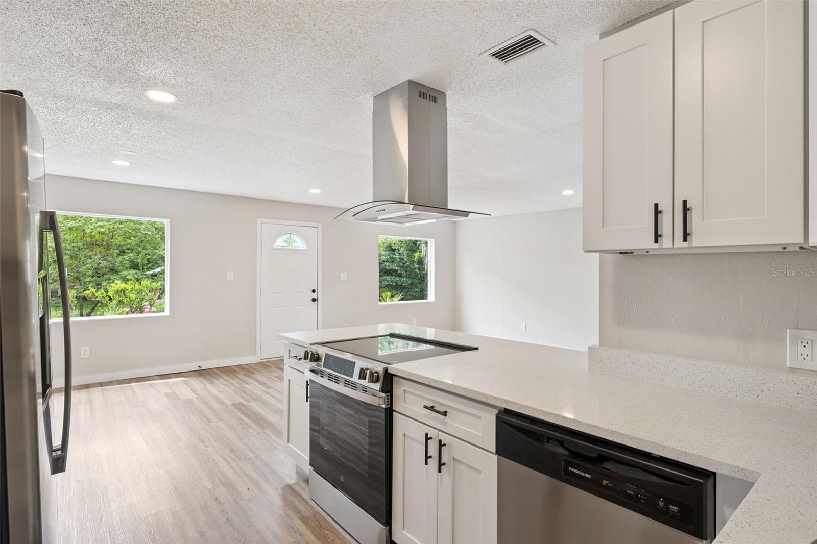 Image 14 of 34 For 330 Marjorie Boulevard