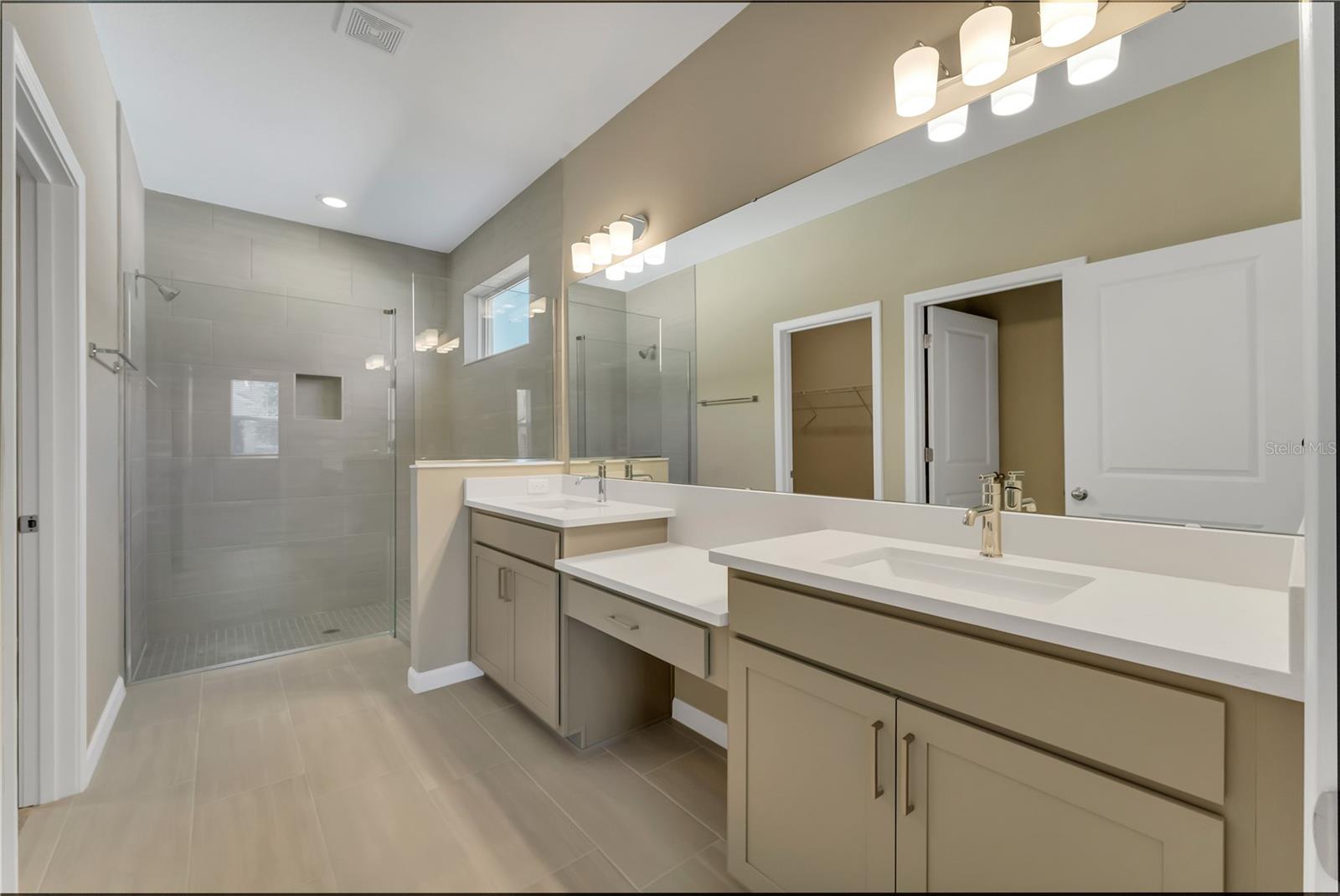 Image 14 of 34 For 4441 Lions Gate Avenue