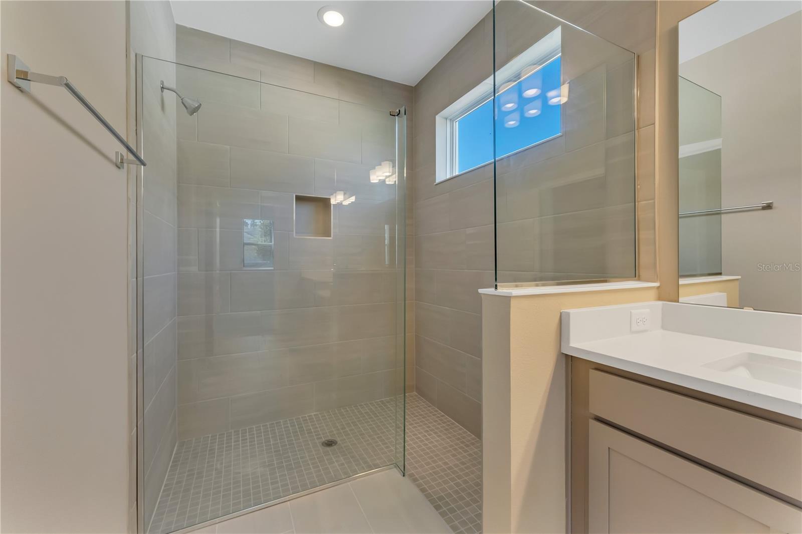 Image 15 of 34 For 4441 Lions Gate Avenue