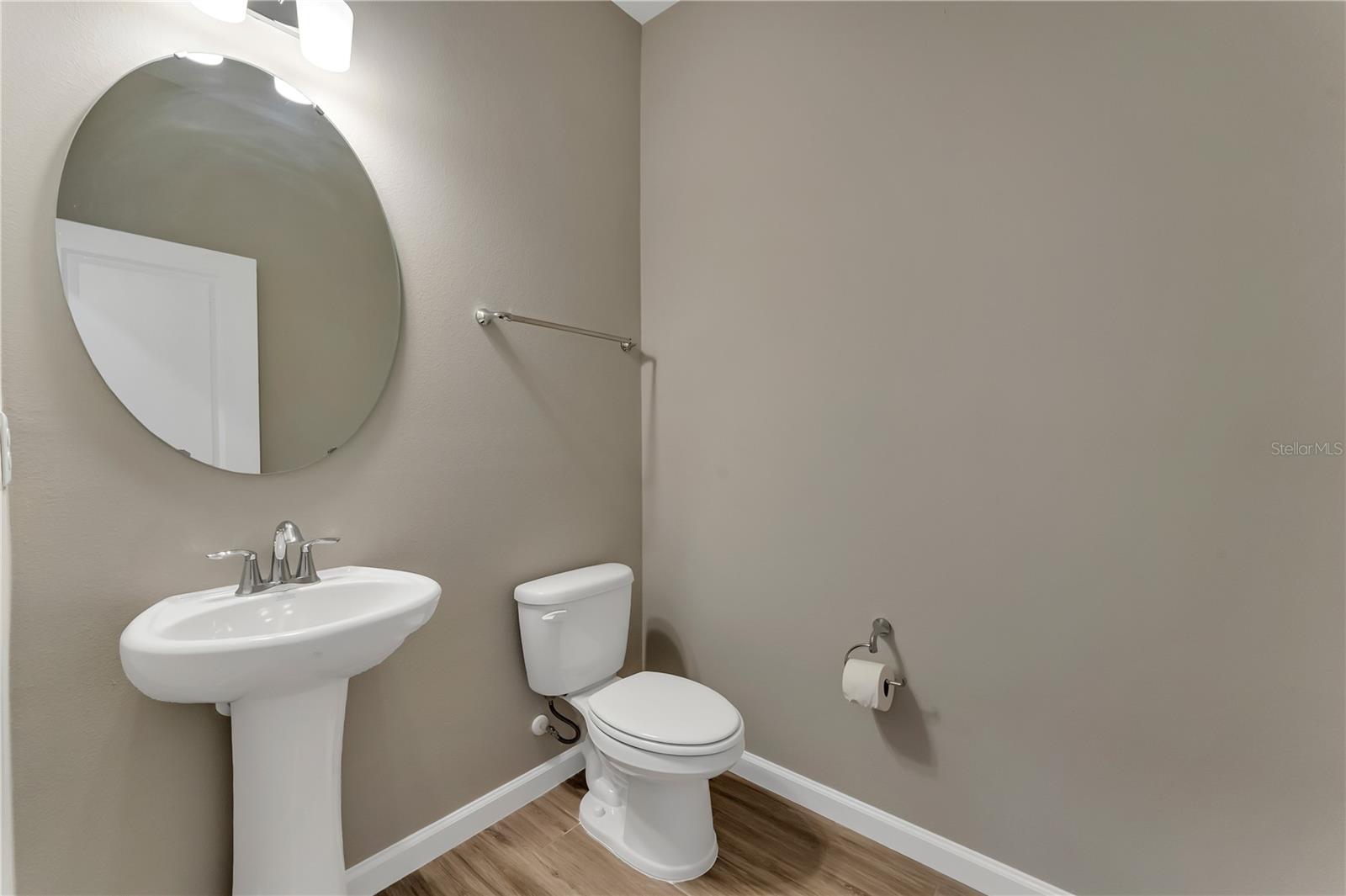 Image 20 of 34 For 4441 Lions Gate Avenue