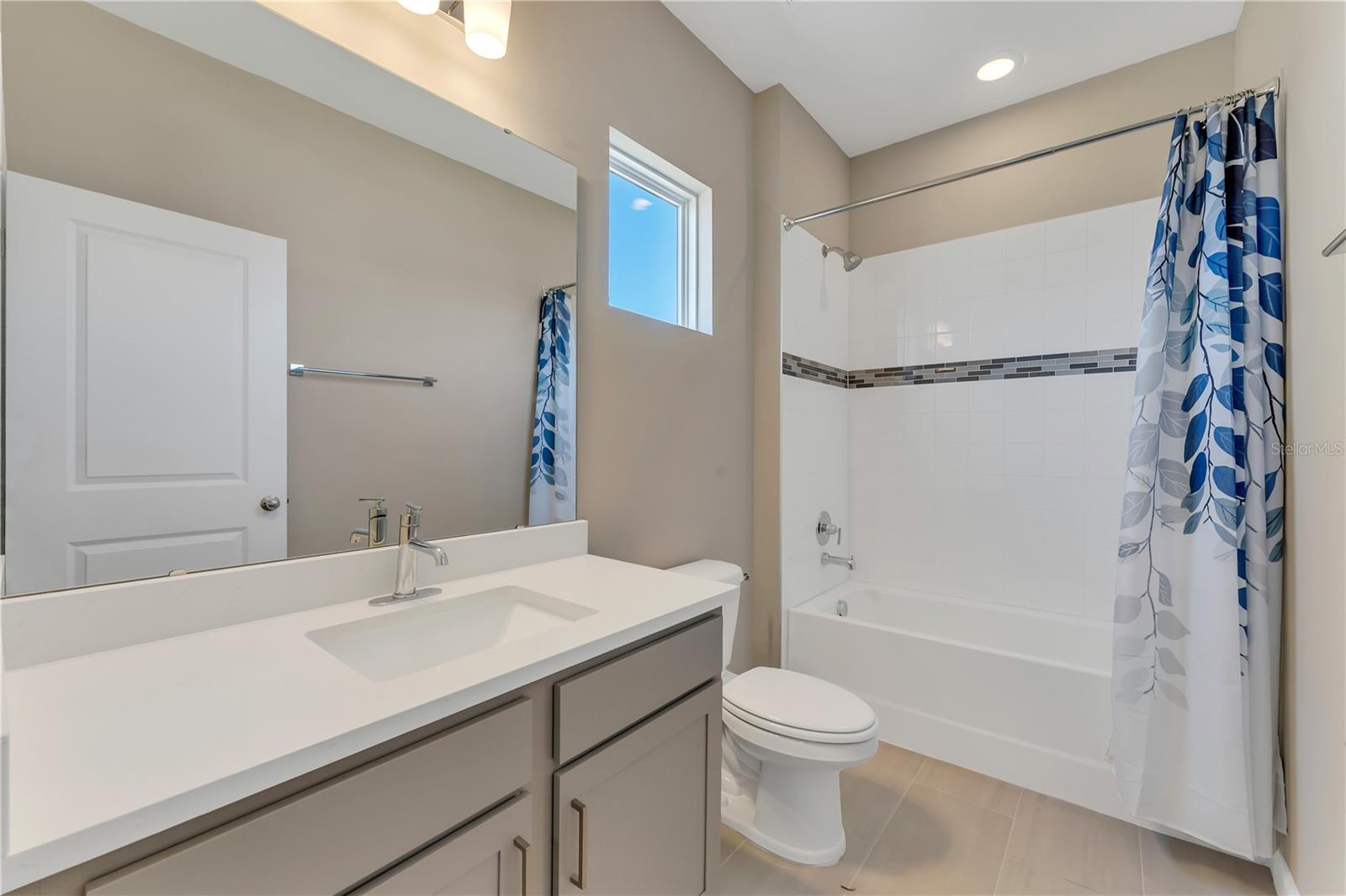 Image 25 of 34 For 4441 Lions Gate Avenue