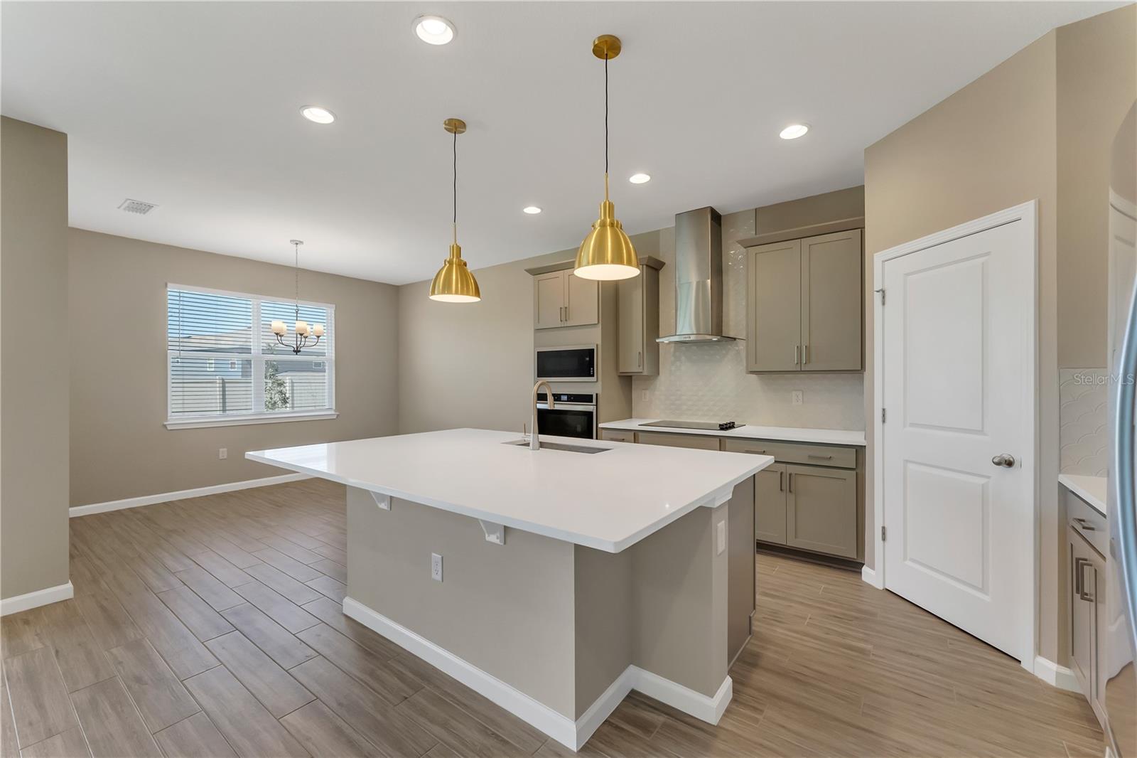 Image 7 of 34 For 4441 Lions Gate Avenue